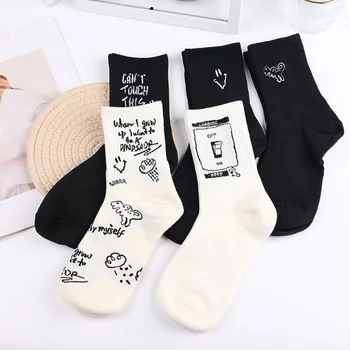 Дамски модни чорапи в стил Харадзюку, Трендови прости чорапи с Японски Анимационни Мечка, Обикновена Памучни Чорапи в Черно, Бяло на Цвят, Корейски Сладки Чорапи