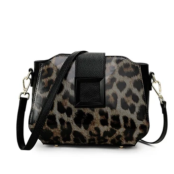 Чанти от кожа на Шията с леопардовым принтом 2022, Нова Модерна чанта-месинджър, Висококачествена и Модерна Универсална чанта на едно рамо, на женската чанта-миди
